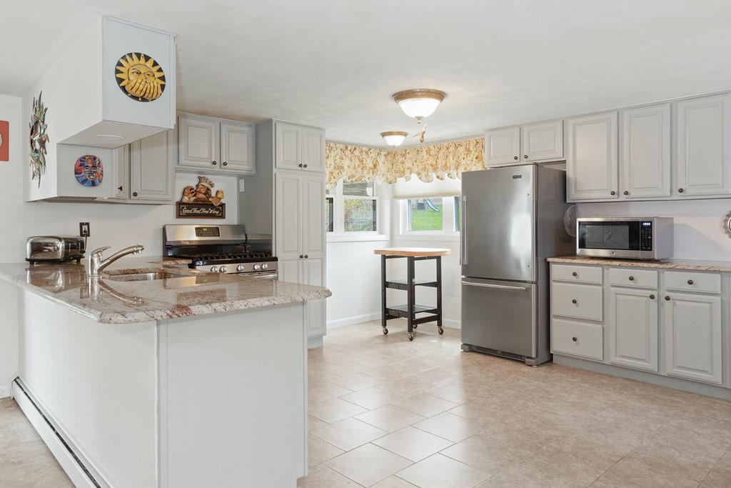 39 Hillside Road Dracut, MA 01826 - Photo 7 of 35