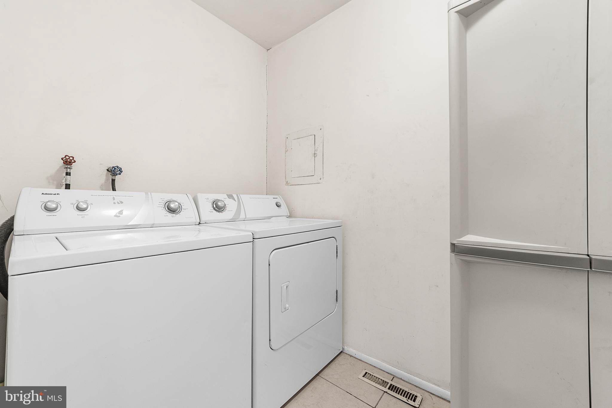 5 Dover Drive Lindenwold, NJ 08021 - Photo 19 of 28 a utility room with dryer and washer