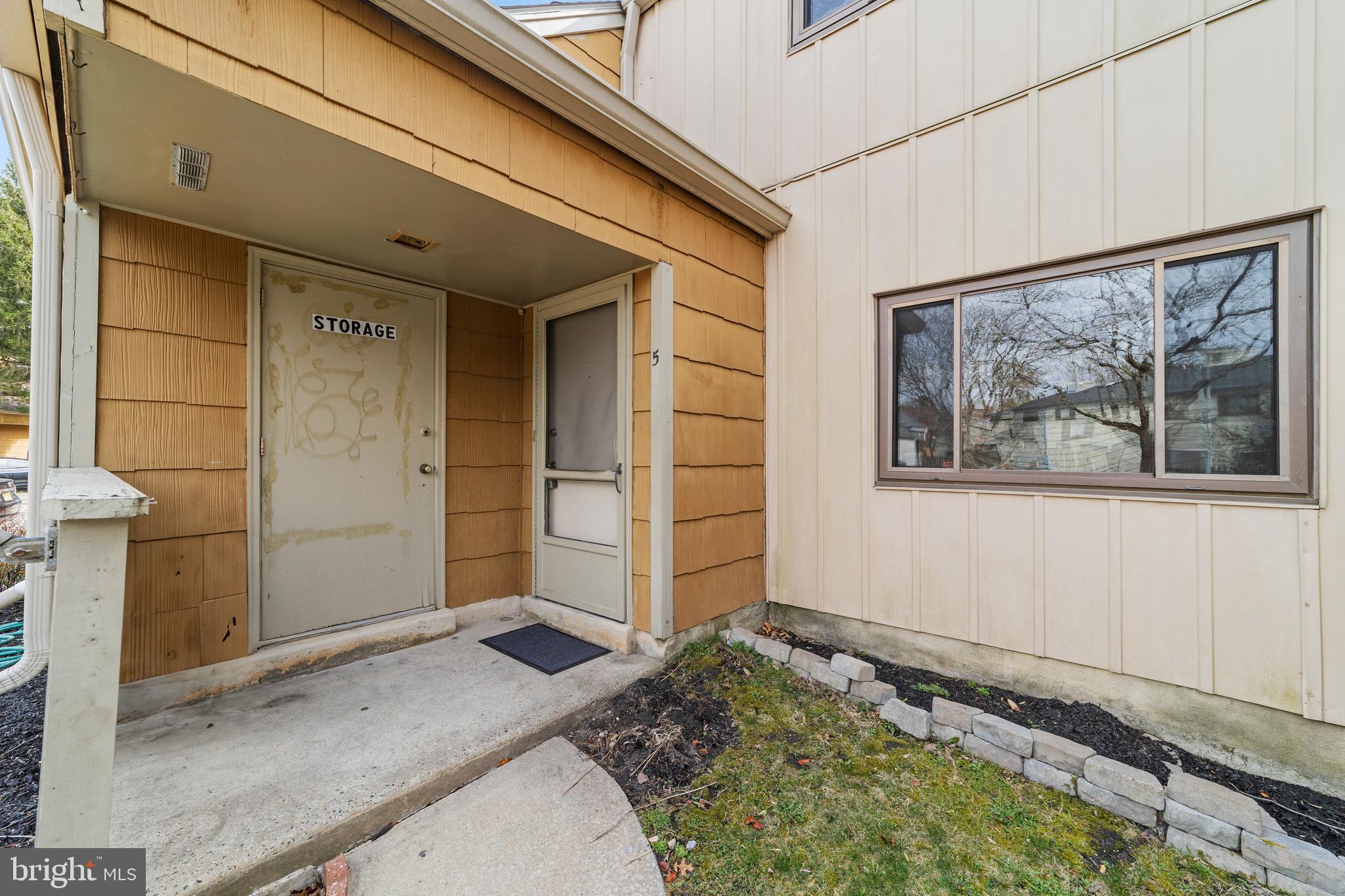 5 Dover Drive Lindenwold, NJ 08021 - Photo 3 of 28 a front view of a house