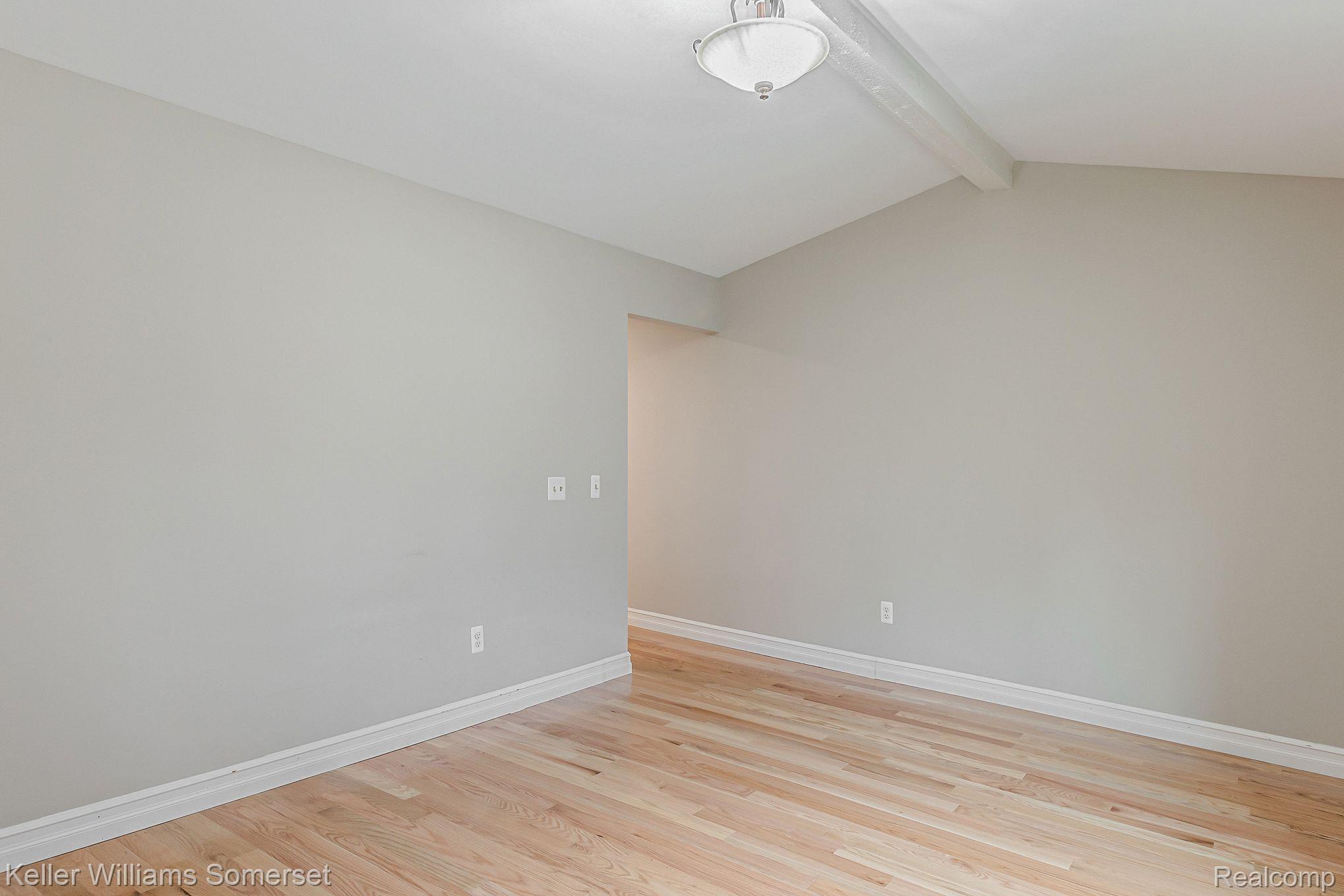 524 Tennyson Rochester, MI 48307 - Photo 17 of 25 Gallery Image 17