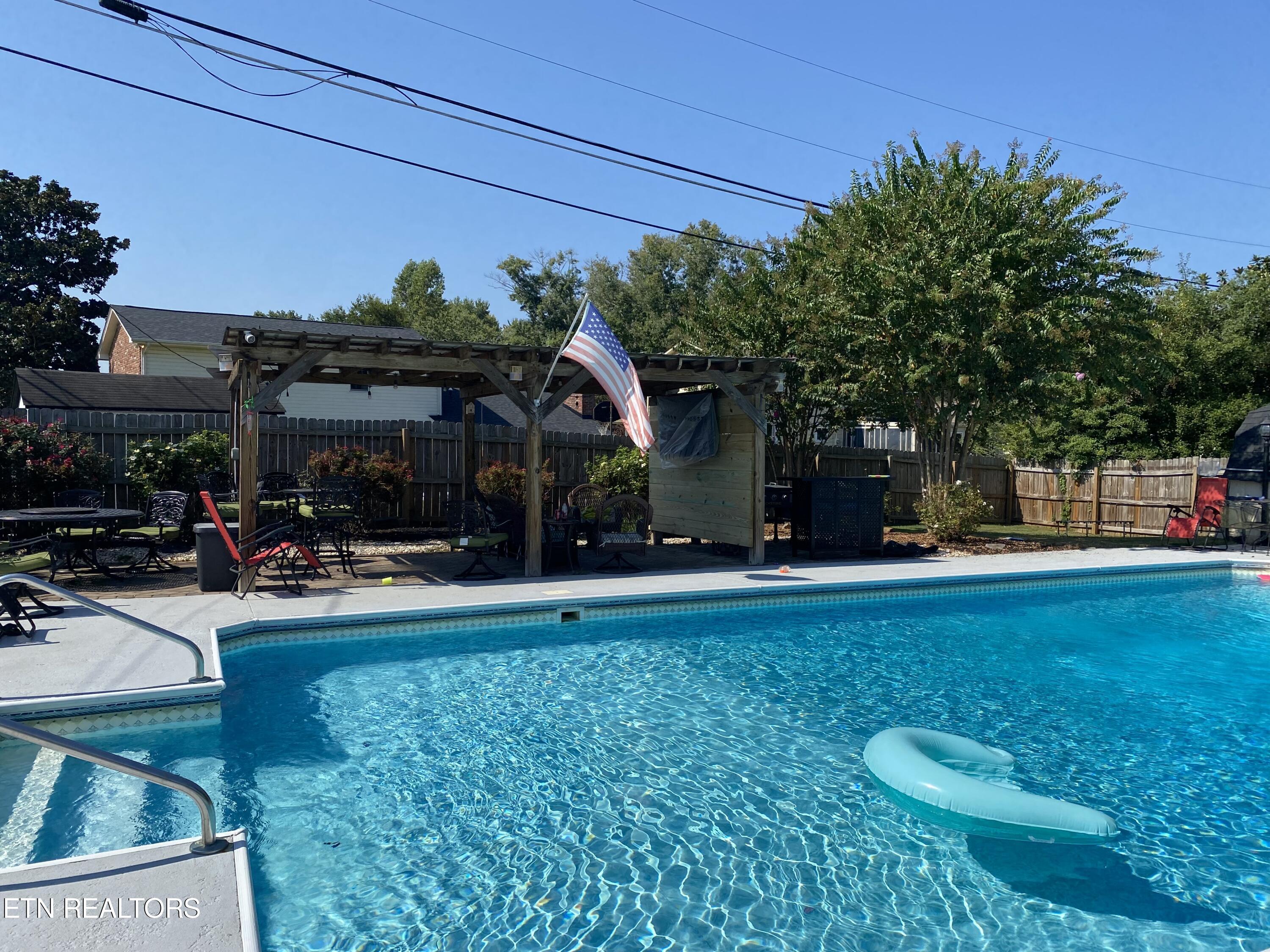 7705 Keswick Road Powell, TN 37849 - Photo 5 of 51 Keswick pool