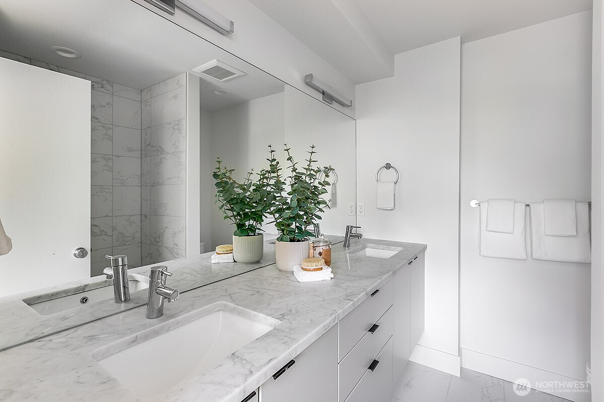 5054 Sand Point Way Northeast Seattle, WA 98105 - Photo 14 of 17