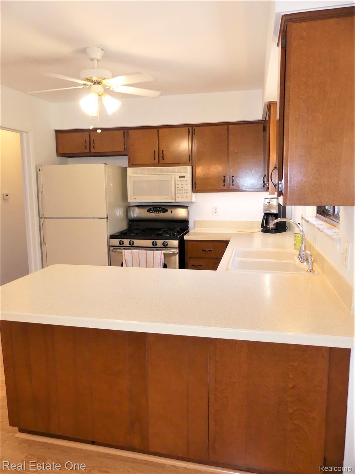27774 Johnson Road Grosse Ile, MI 48138 - Photo 15 of 32 P1010810.JPG