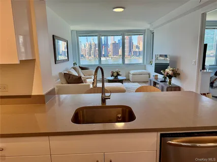 $4,998 | 52-03 Center Boulevard, Unit 928 | Long Island City
