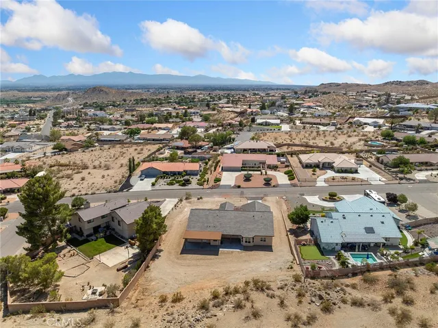 $699,900 | 16465 Koda Road, Apple Valley, CA 92307