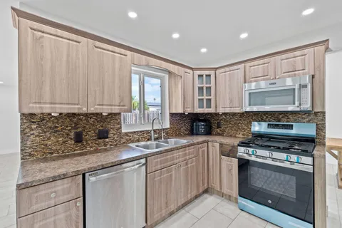 $549,999 | 11831 Northwest 38th Place, Sunrise, FL 33323