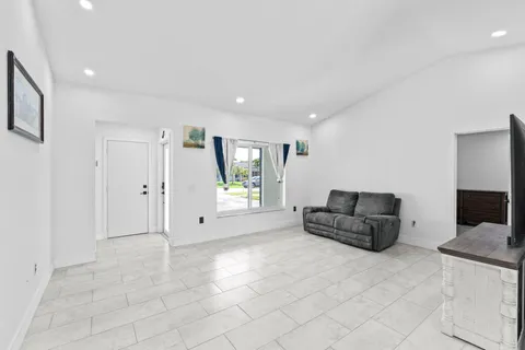 $549,999 | 11831 Northwest 38th Place, Sunrise, FL 33323