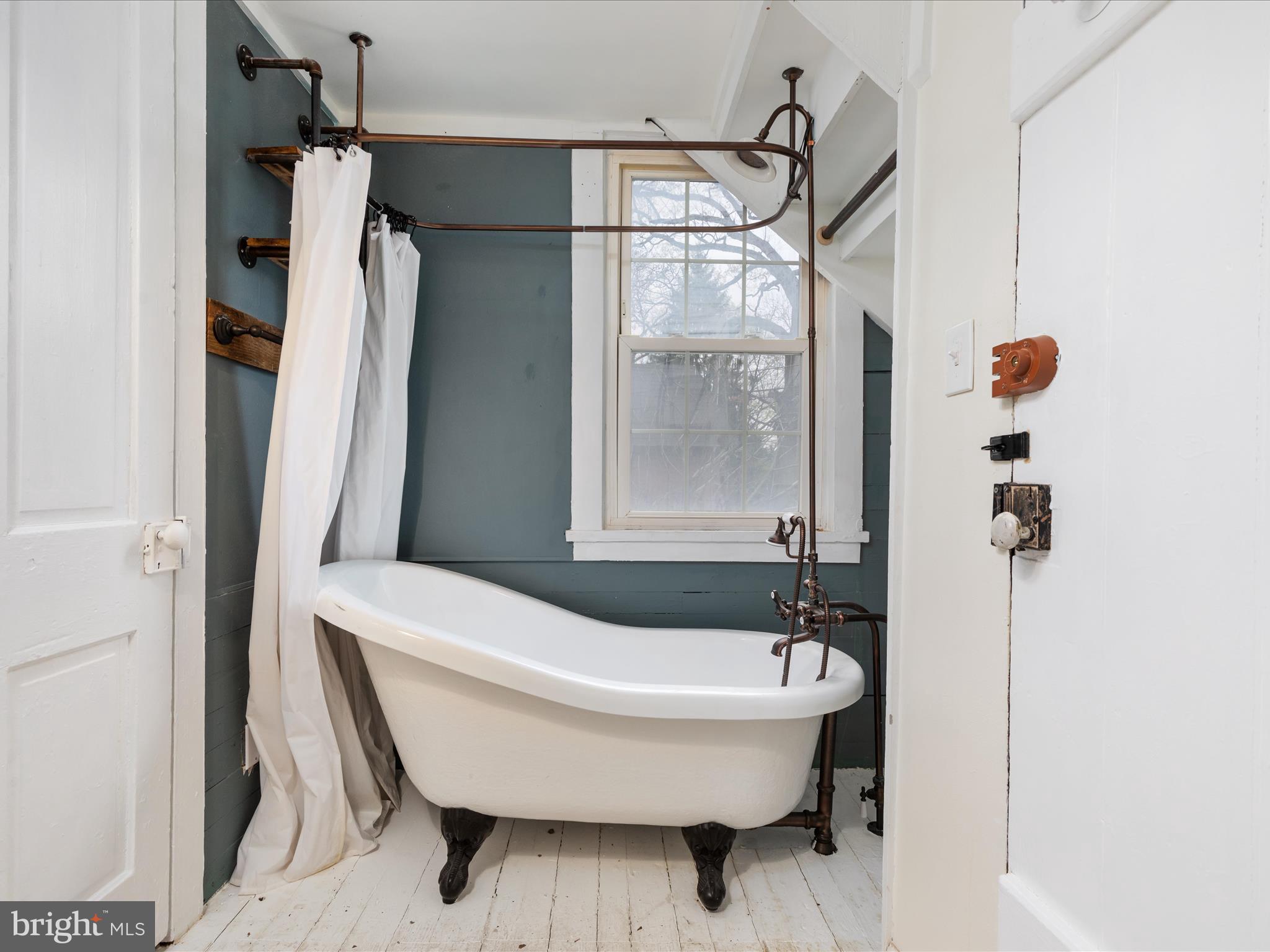 36610 Philomont Road Purcellville, VA 20132 - Photo 13 of 61 a bathroom with a bathtub and shower