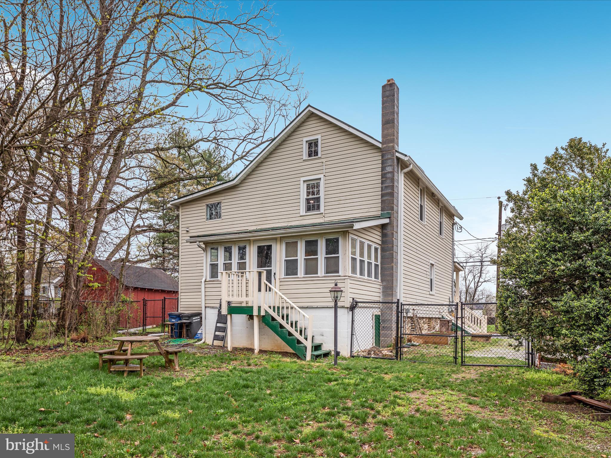 36610 Philomont Road Purcellville, VA 20132 - Photo 33 of 61 a view of a house with a yard