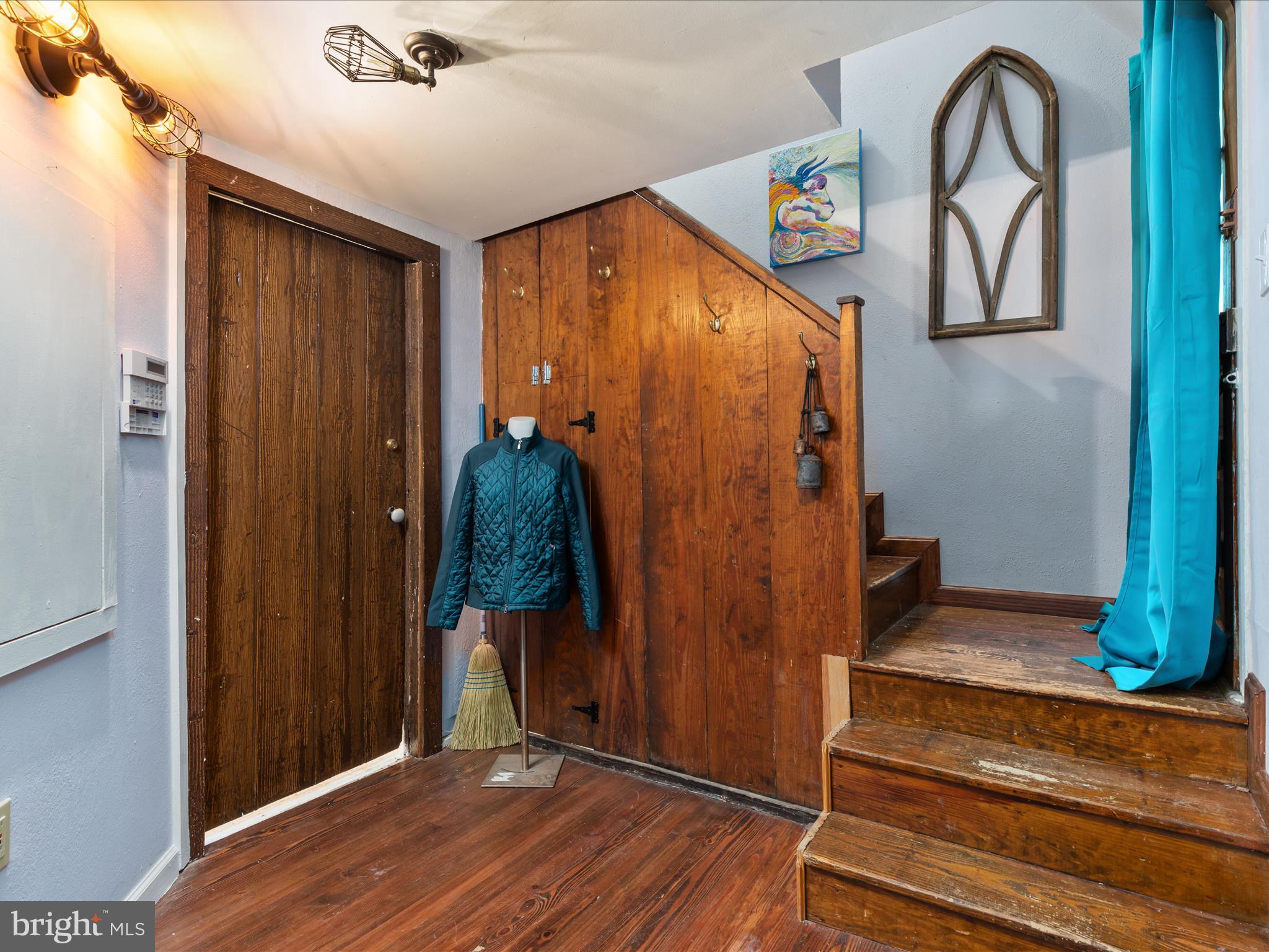 36610 Philomont Road Purcellville, VA 20132 - Photo 10 of 61 a view of entryway with wooden floor