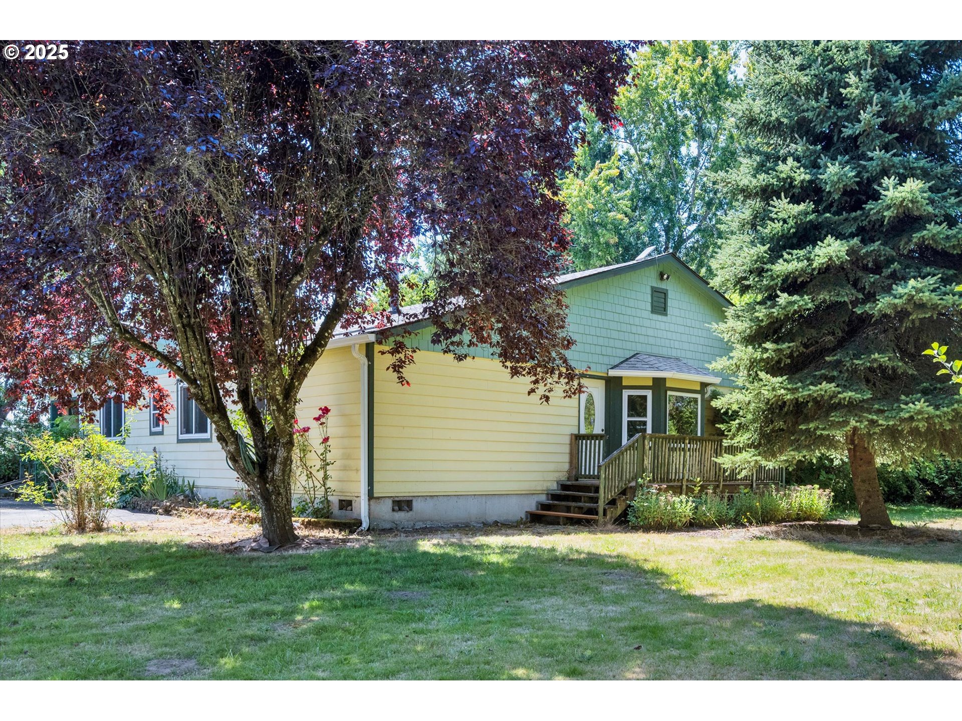10025 Northeast Ward Road Brush Prairie, WA 98606 - Photo 1 of 33 a front view of a house with a yard
