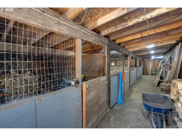 a view of a storage & utility room