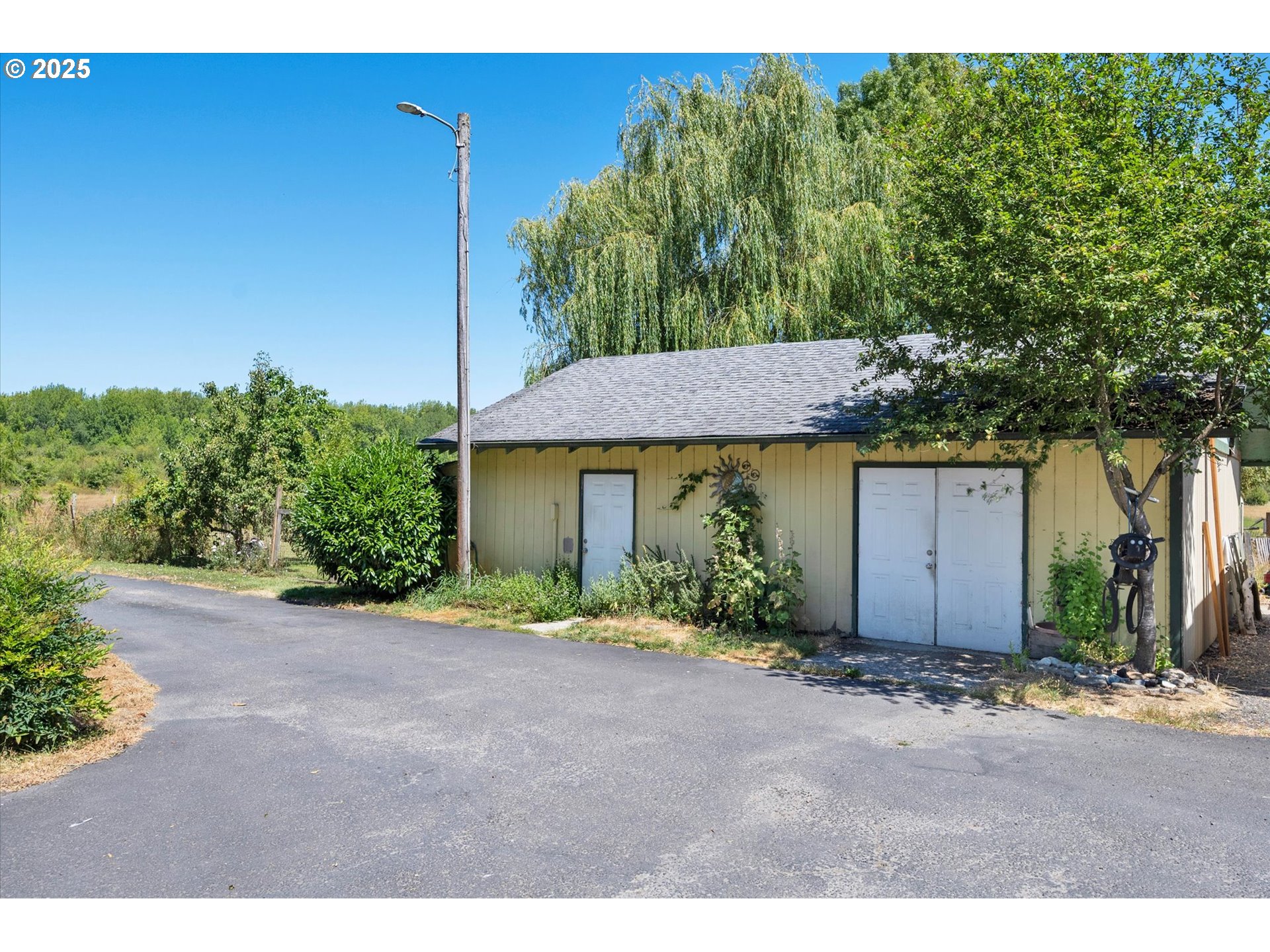 10025 Northeast Ward Road Brush Prairie, WA 98606 - Photo 27 of 33 a view of a house with backyard and garden