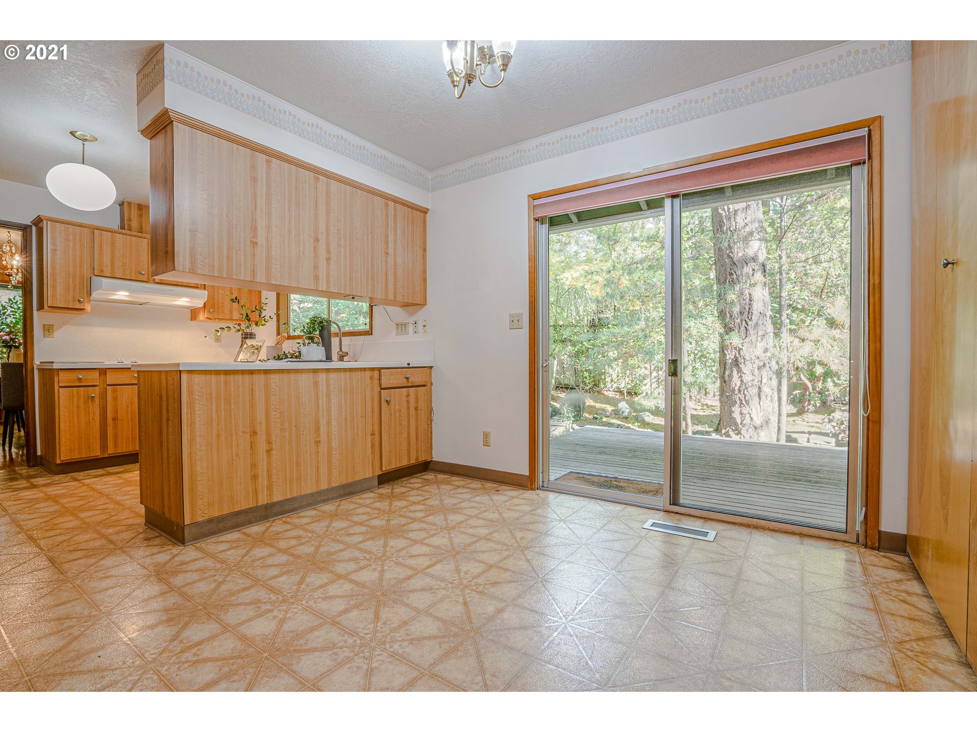 13695 Southwest Hargis Road Beaverton, OR 97008 - Photo 11 of 31 Gallery Image 11