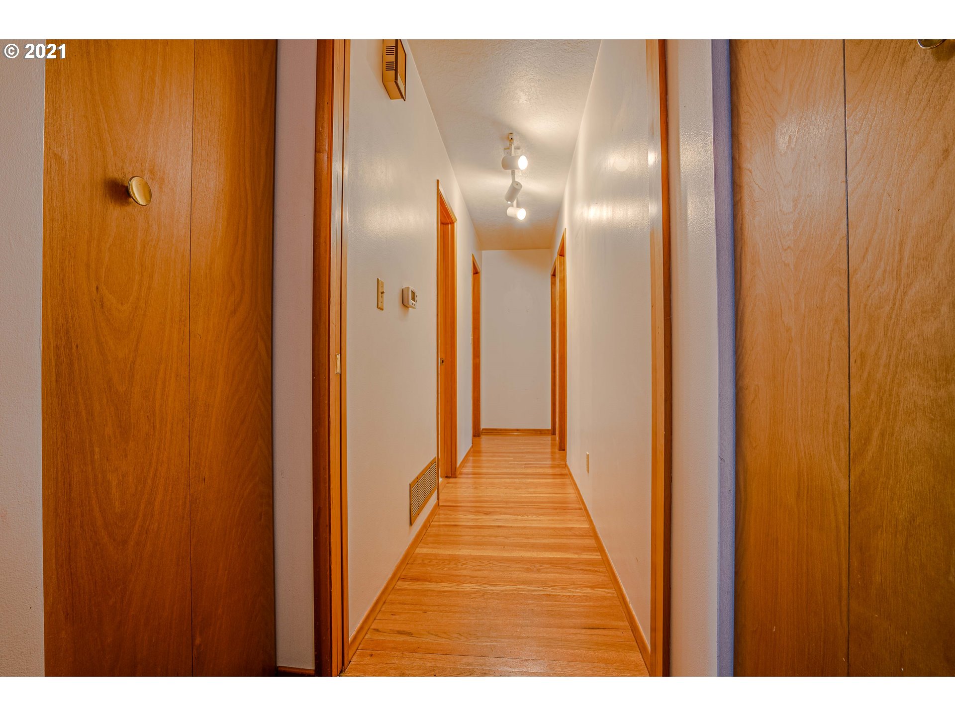 13695 Southwest Hargis Road Beaverton, OR 97008 - Photo 16 of 31 Gallery Image 16