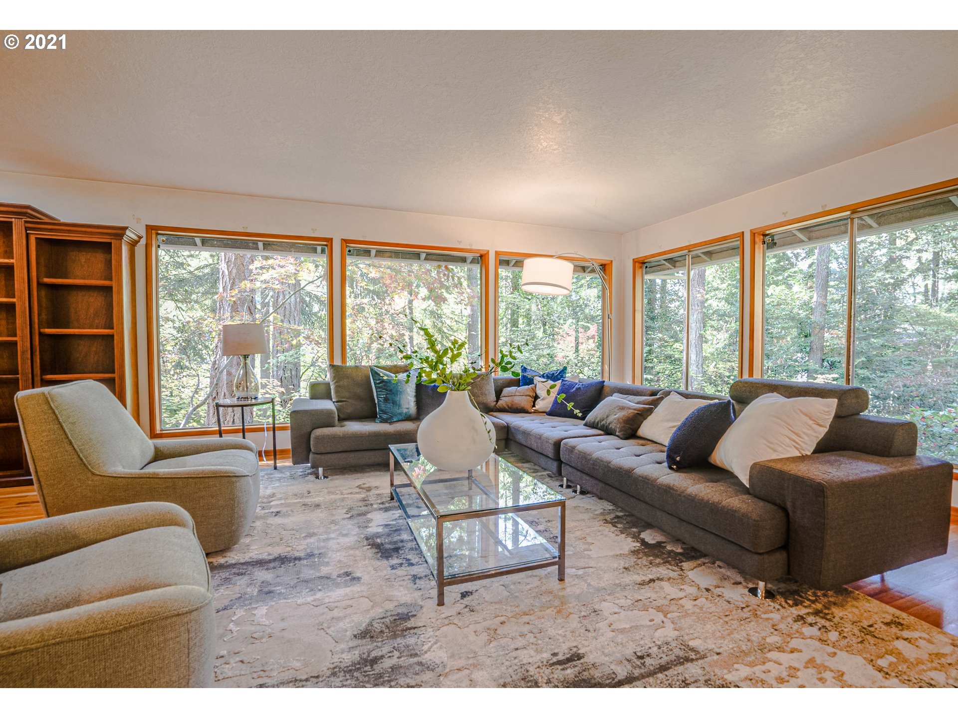 13695 Southwest Hargis Road Beaverton, OR 97008 - Photo 4 of 31 Gallery Image 4
