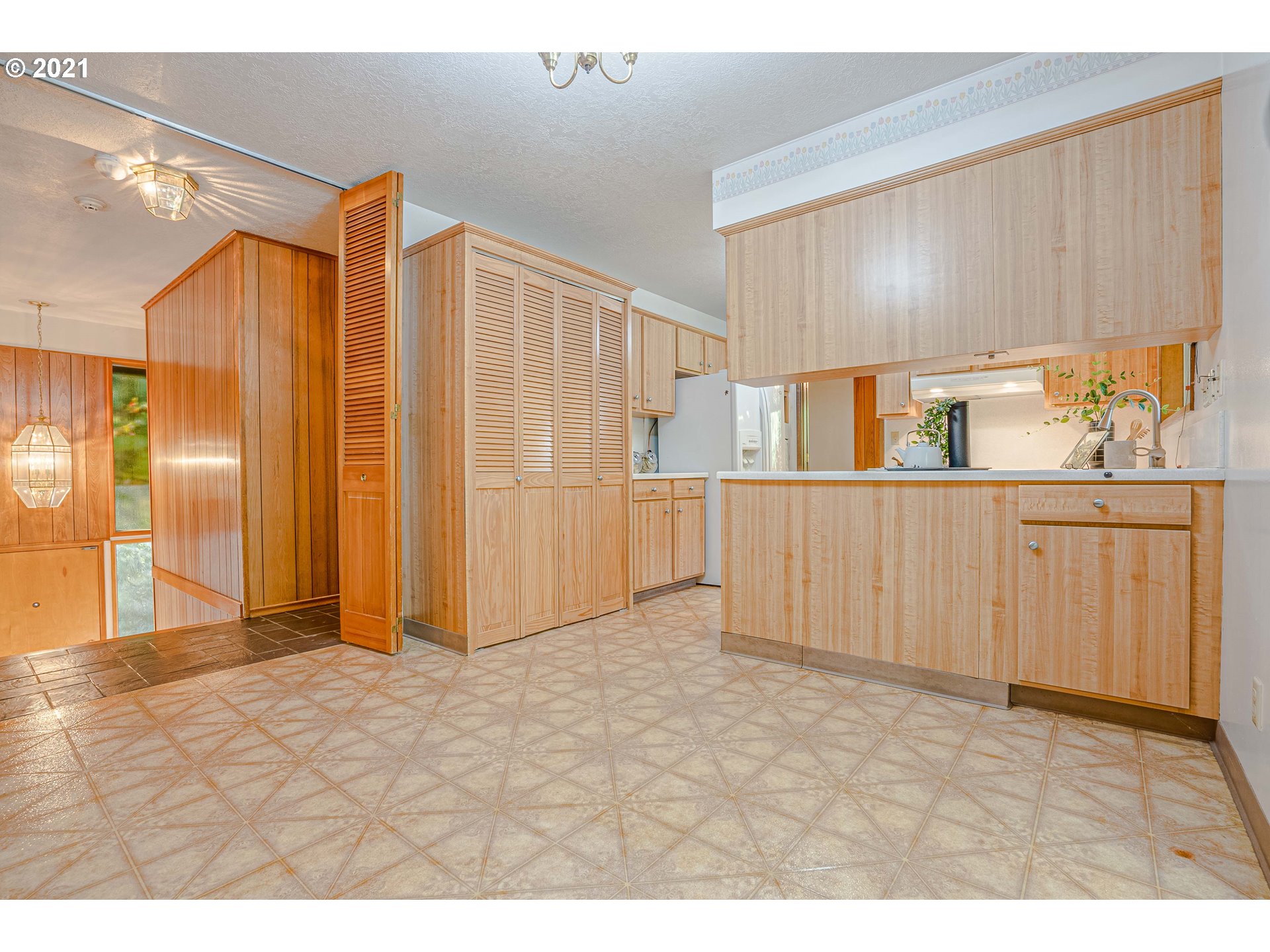 13695 Southwest Hargis Road Beaverton, OR 97008 - Photo 10 of 31 Gallery Image 10