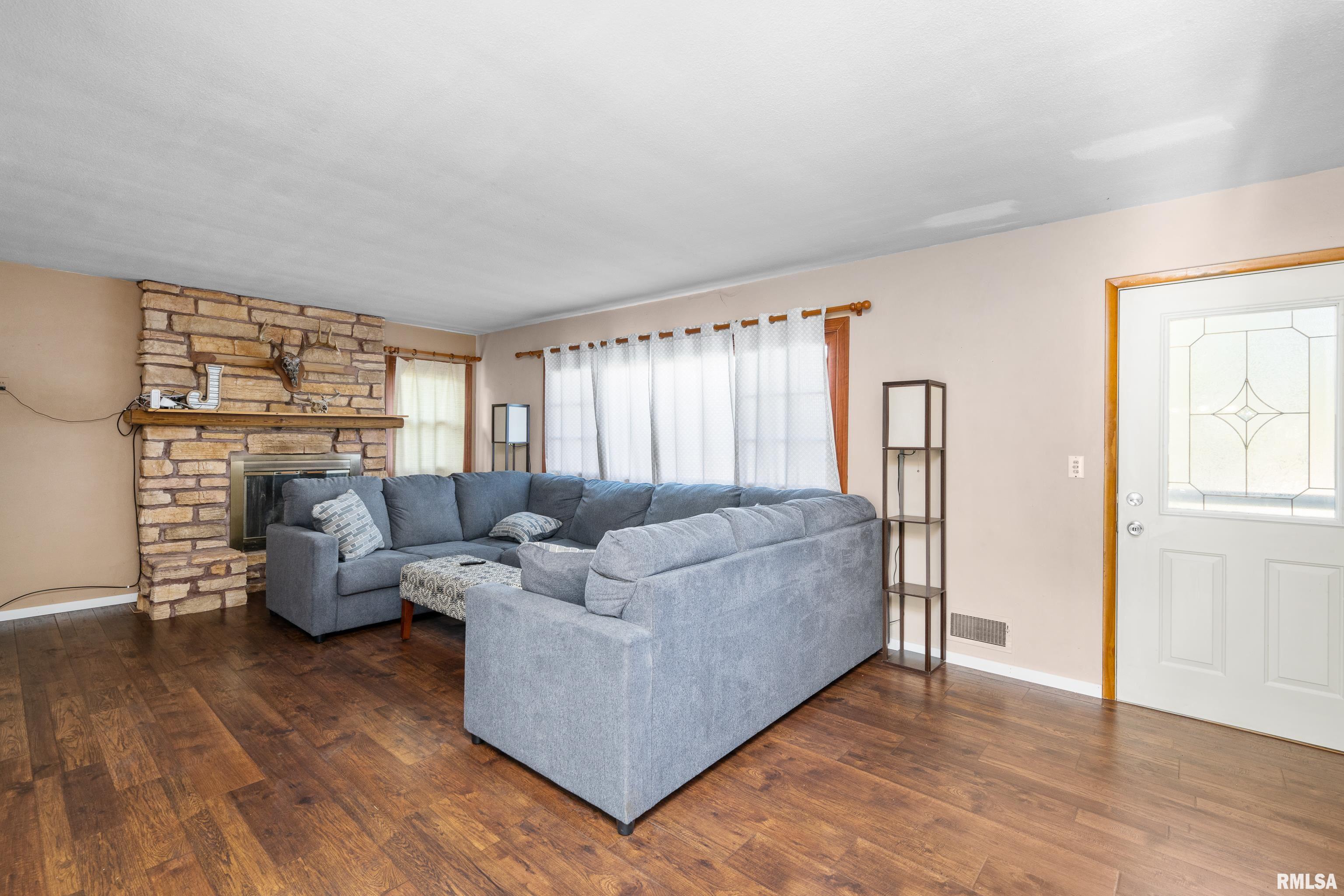 10520 Turkey Hollow Road Taylor Ridge, IL 61284 - Photo 5 of 31 Gallery Image 5