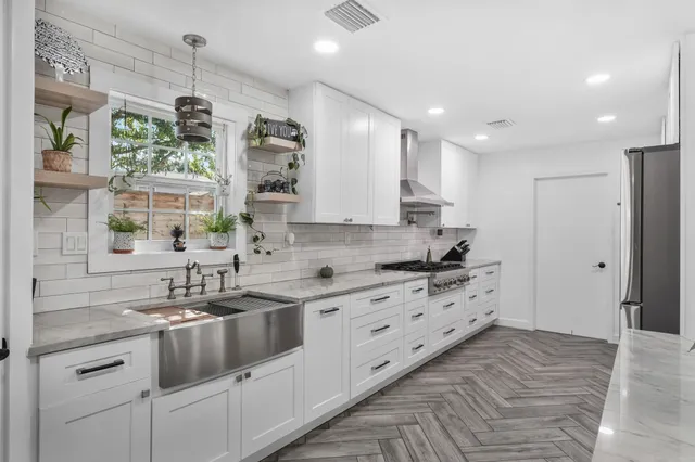 $975,000 | 1441 Bingle Road, Houston, TX 77055