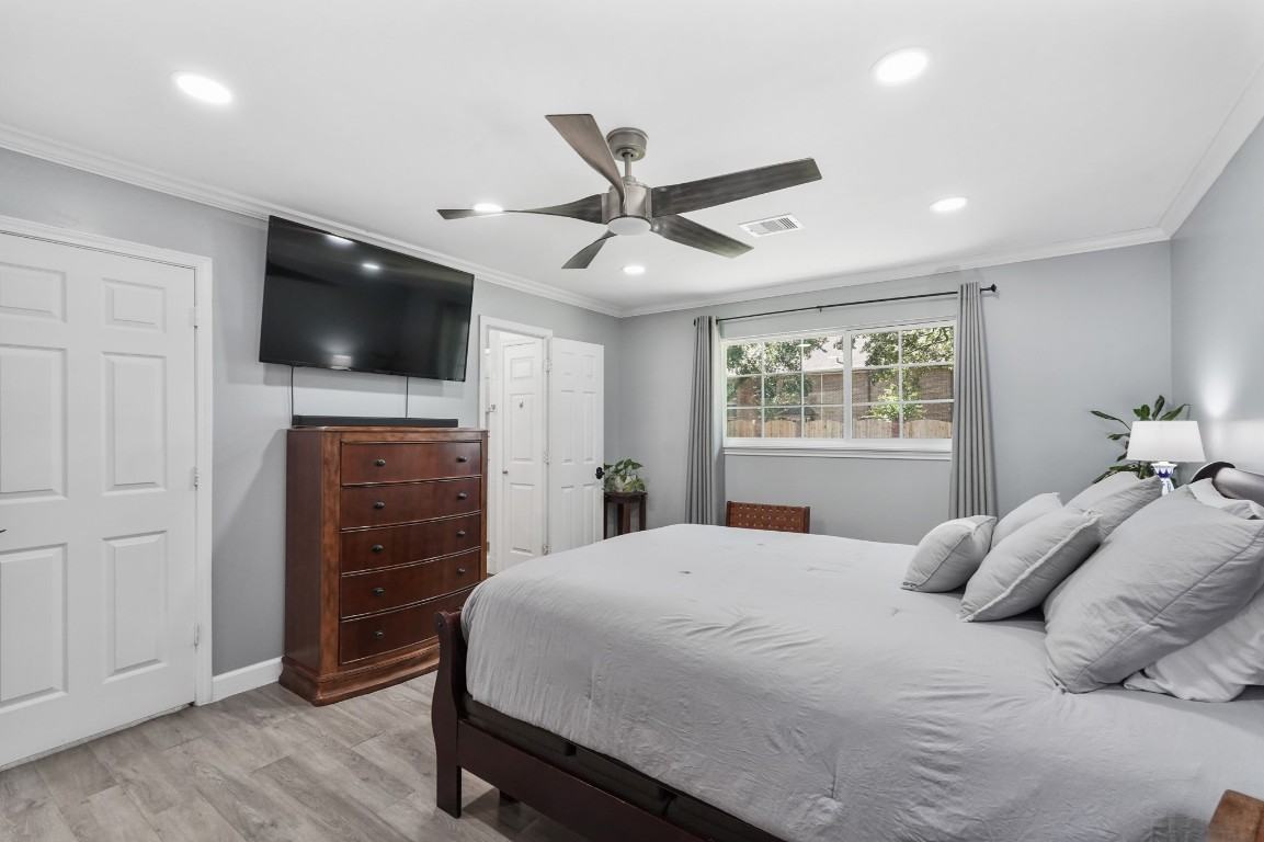 1441 Bingle Road Spring Valley Village, TX 77055 - Photo 24 of 46 New ceiling fan and crown molding in the primary bedroom