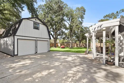 $975,000 | 1441 Bingle Road, Spring Valley Village, TX 77055