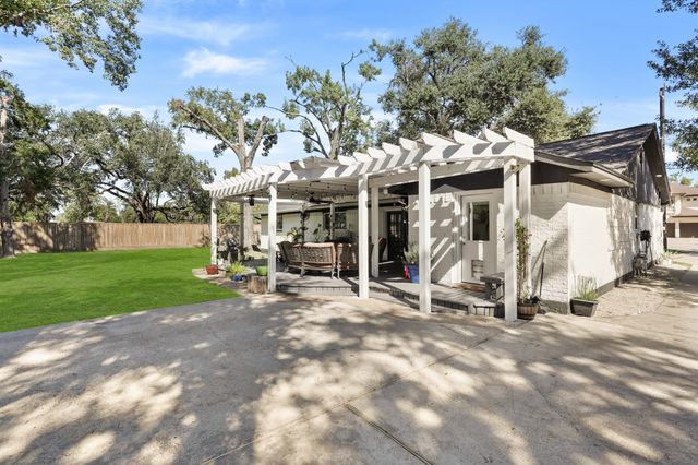 $975,000 | 1441 Bingle Road, Houston, TX 77055