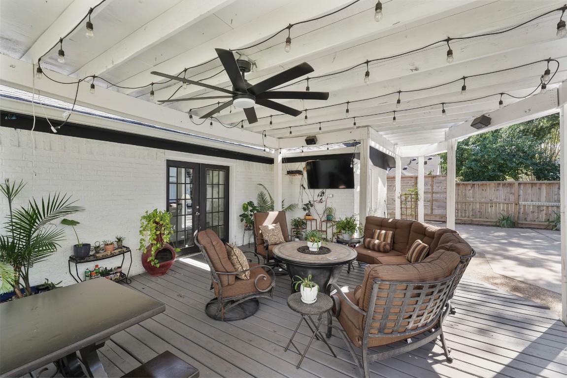 1441 Bingle Road Spring Valley Village, TX 77055 - Photo 39 of 46 a view of a patio with furniture and a table