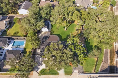 $975,000 | 1441 Bingle Road, Spring Valley Village, TX 77055