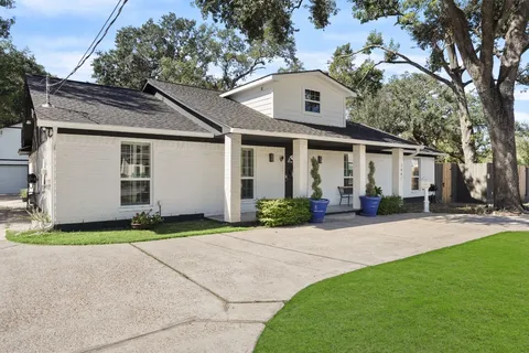 $975,000 | 1441 Bingle Road, Spring Valley Village, TX 77055