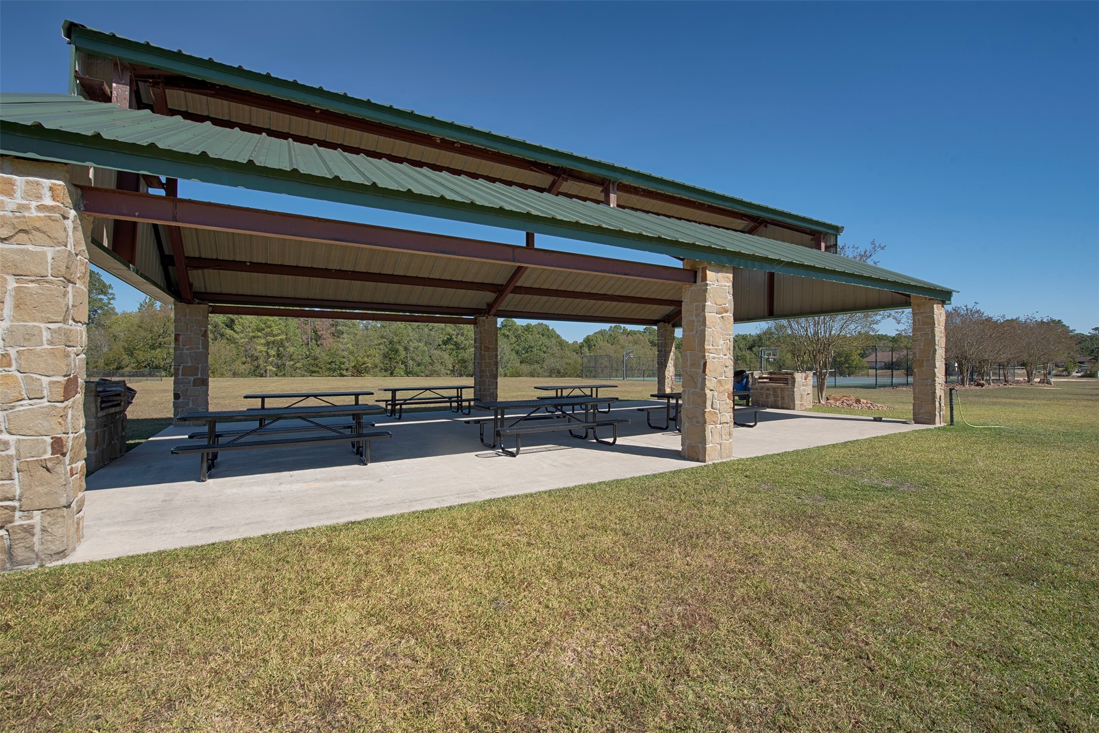 11690 Renaissance Drive Montgomery, TX 77356 - Photo 21 of 25 a view of a backyard of the house