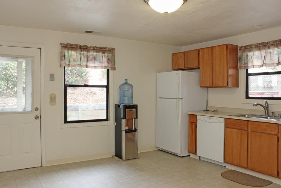 19648 Pesante Road Salinas, CA 93907 - Photo 8 of 26 Gallery Image 8