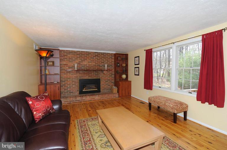 7660 Kindler Road Laurel, MD 20723 - Photo 5 of 21 Family Room