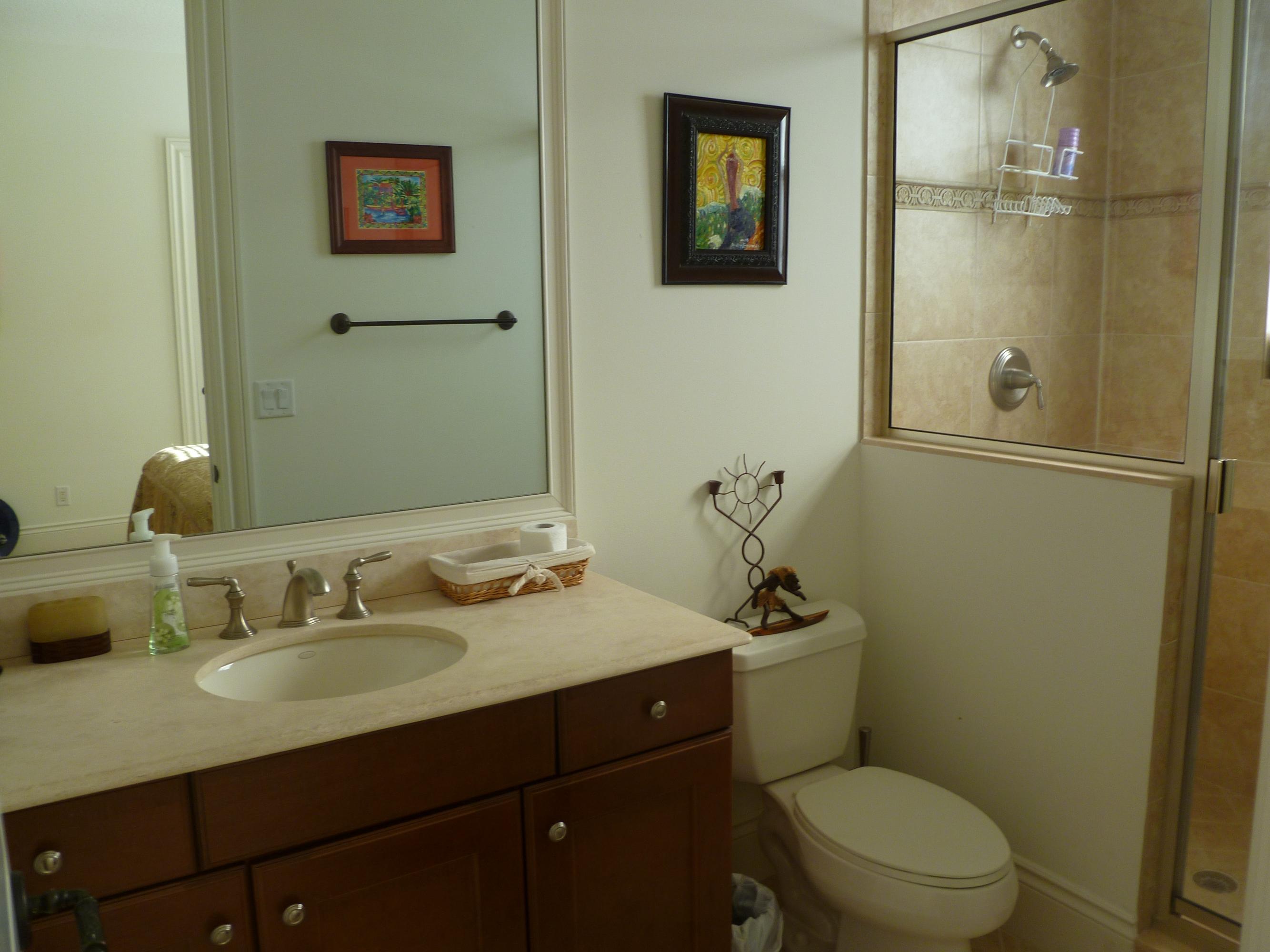 128 Tulip Tree Court Jupiter, FL 33458 - Photo 8 of 11 Full Bathroom Upstairs