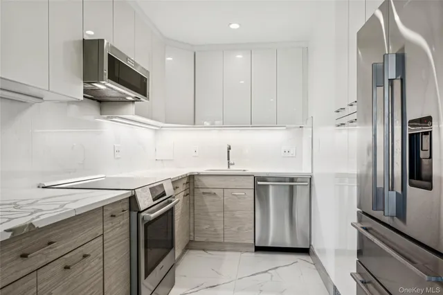 $455,000 | 9-15 166th Street, Unit 9C | Beechhurst