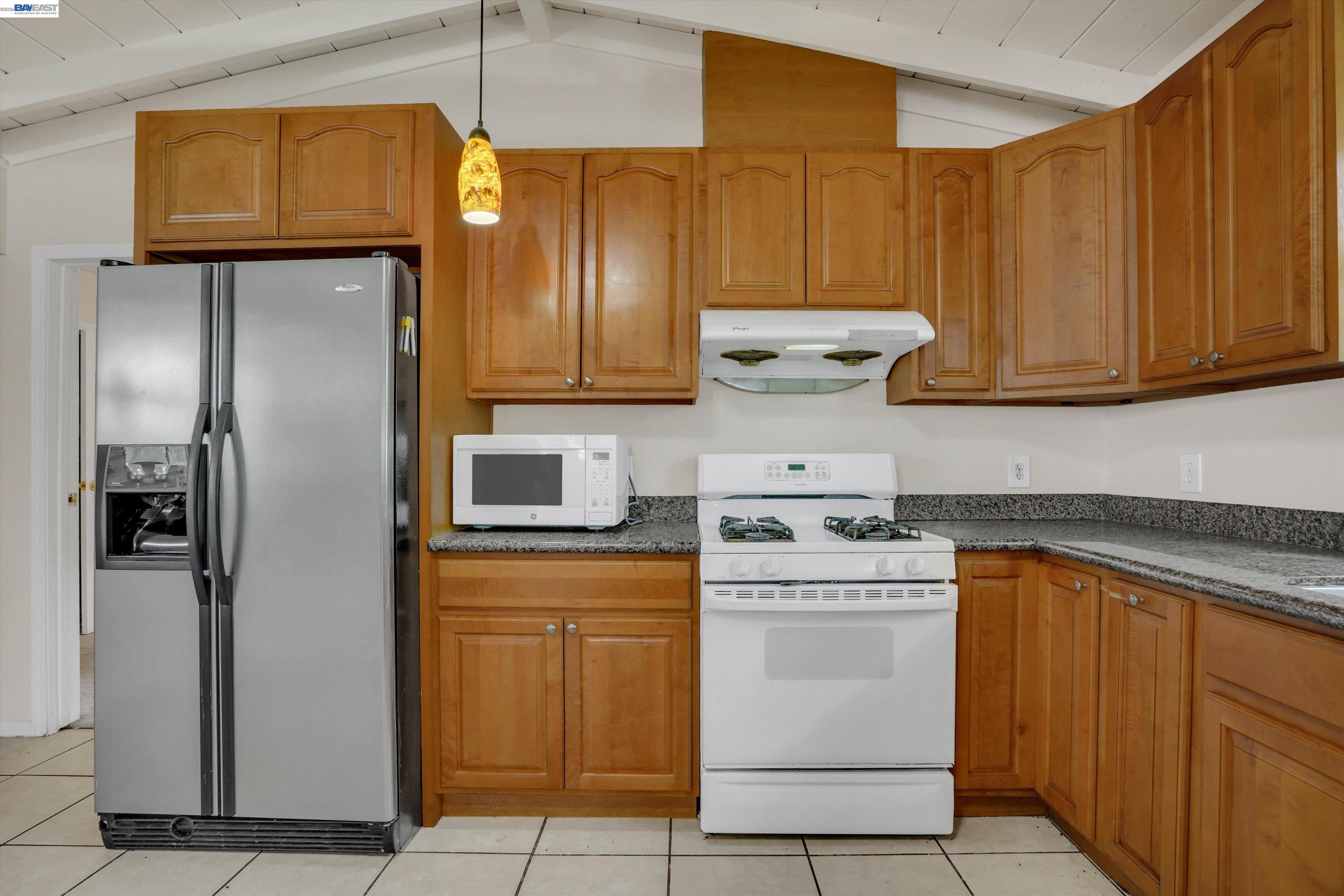 935 Second Avenue Pinole, CA 94564 - Photo 7 of 34