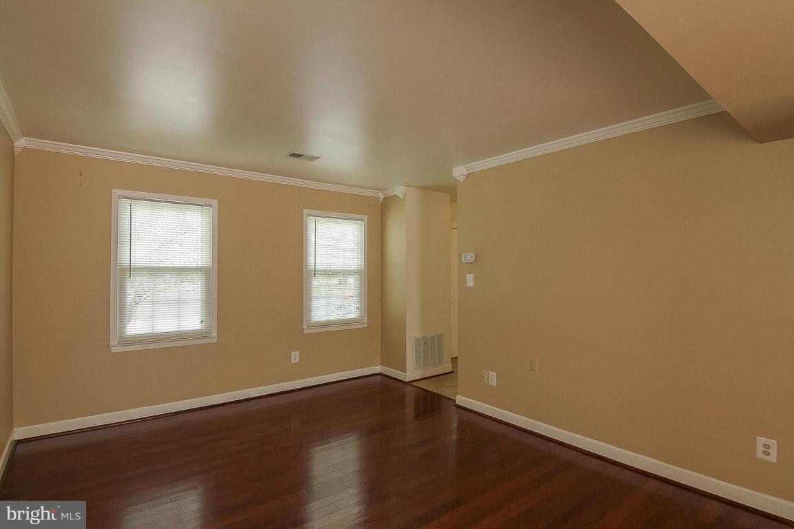 8325 Moline Place Springfield, VA 22153 - Photo 3 of 18 Living Room