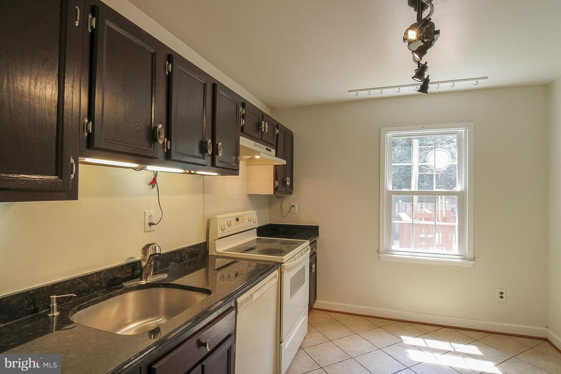 8325 Moline Place Springfield, VA 22153 - Photo 5 of 18 Kitchen