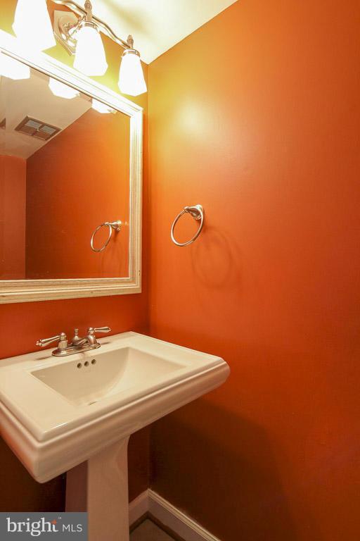 8325 Moline Place Springfield, VA 22153 - Photo 7 of 18 Bath
