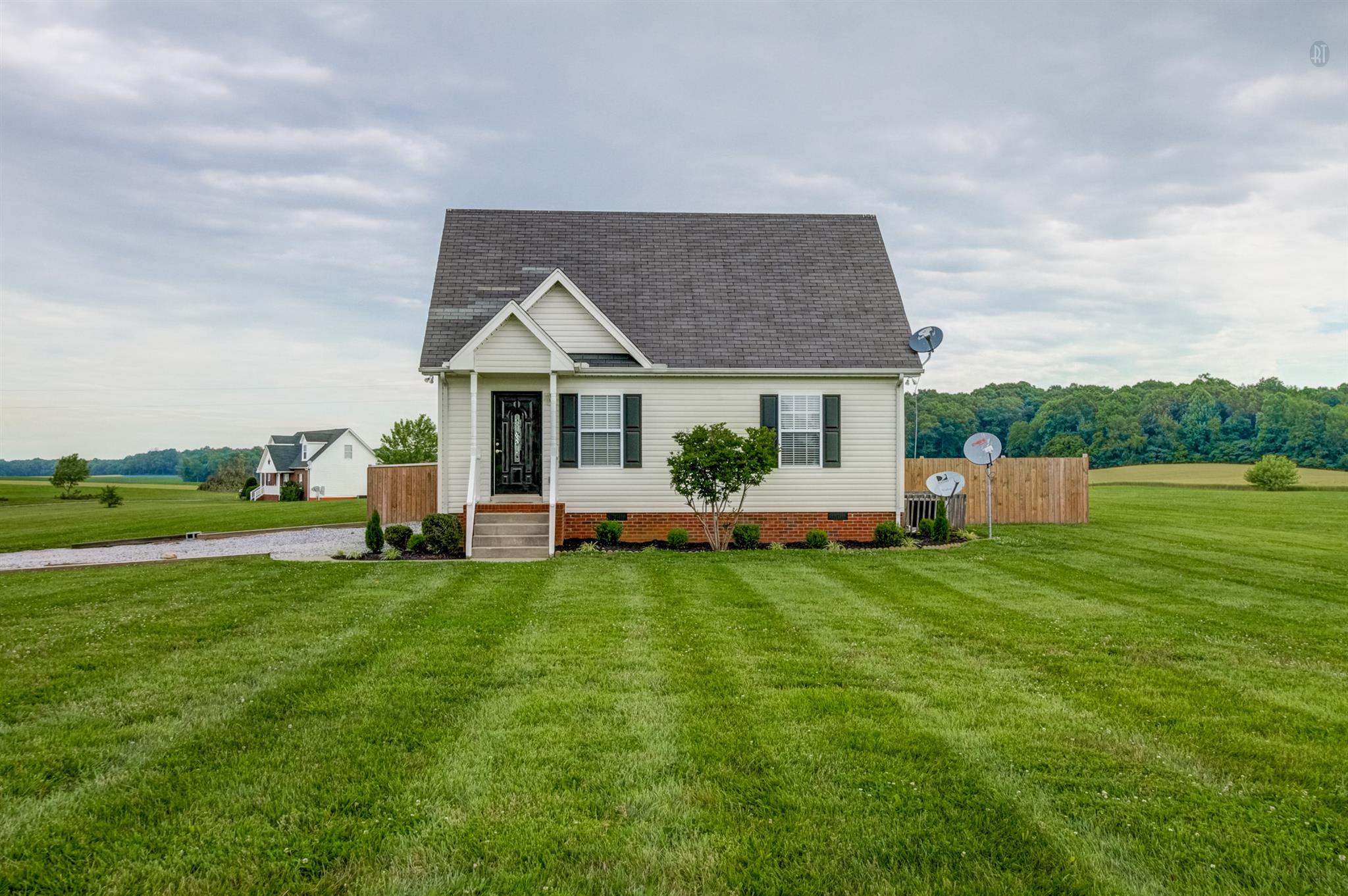 6144 South Lamont Road Springfield, TN 37172 - Photo 1 of 29 a front view of a house with a garden