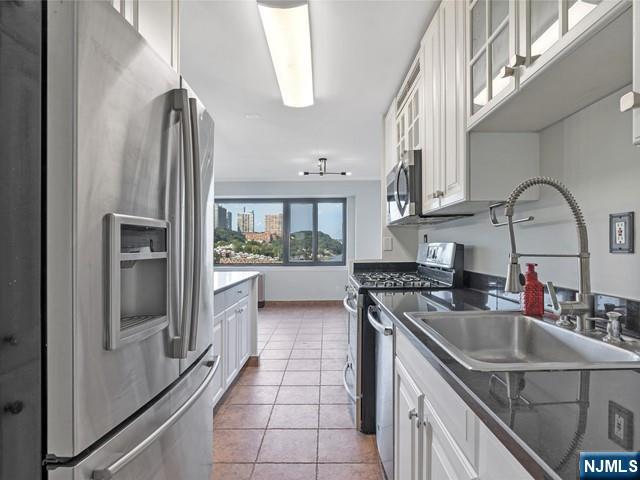 1203 River Road, Unit 10E Edgewater, NJ 07020 - Photo 22 of 47