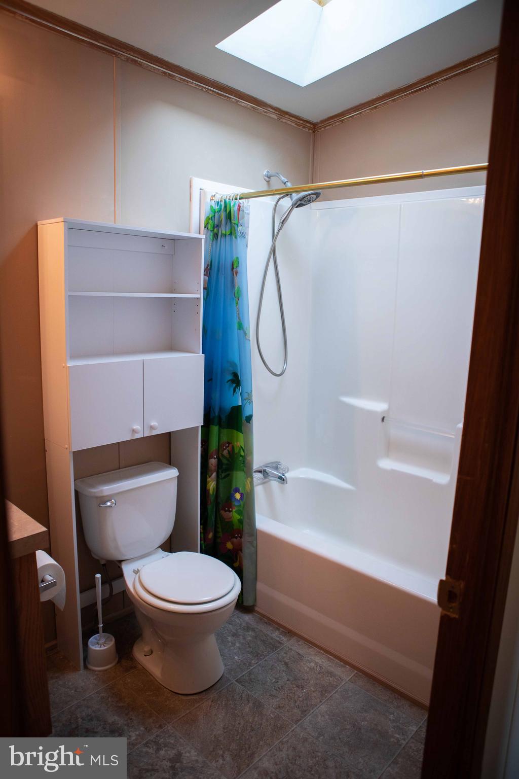 2565 Warm Spring Road Chambersburg, PA 17202 - Photo 27 of 32 Bathroom #2 - Shower/Tub Combination