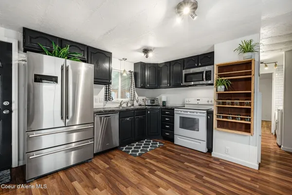 $165,000 | 302 School Street, Unit 11, Hope, ID 83836