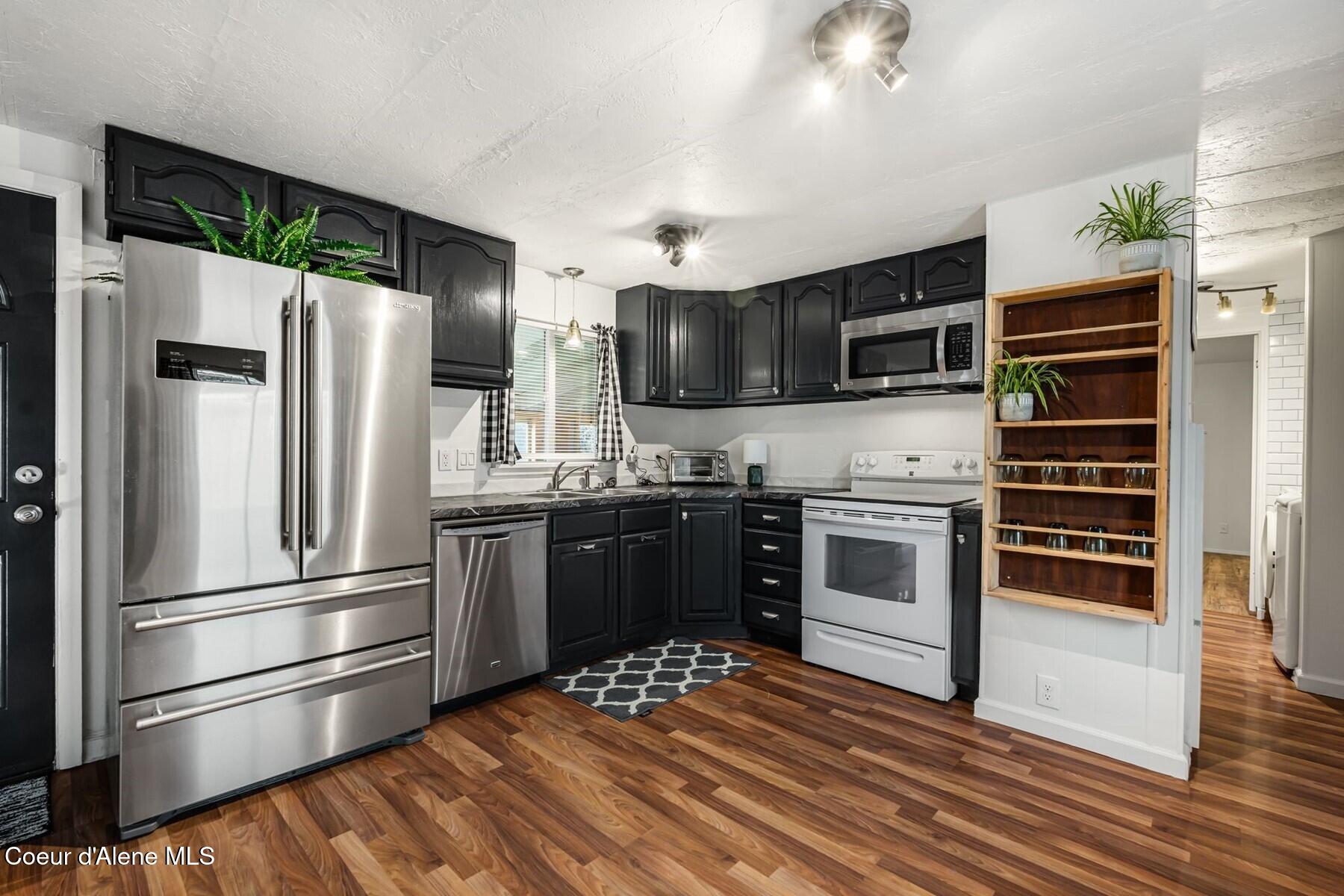 302 School Street, Unit 11 Hope, ID 83836 - Photo 13 of 39 85980005