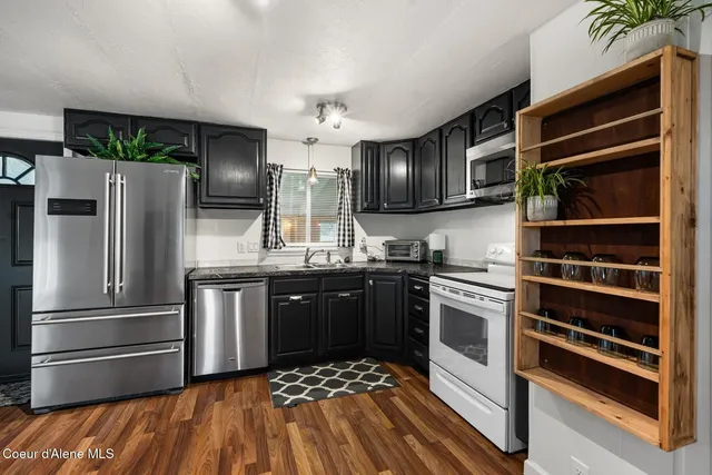 $165,000 | 302 School Street, Unit 11, Hope, ID 83836