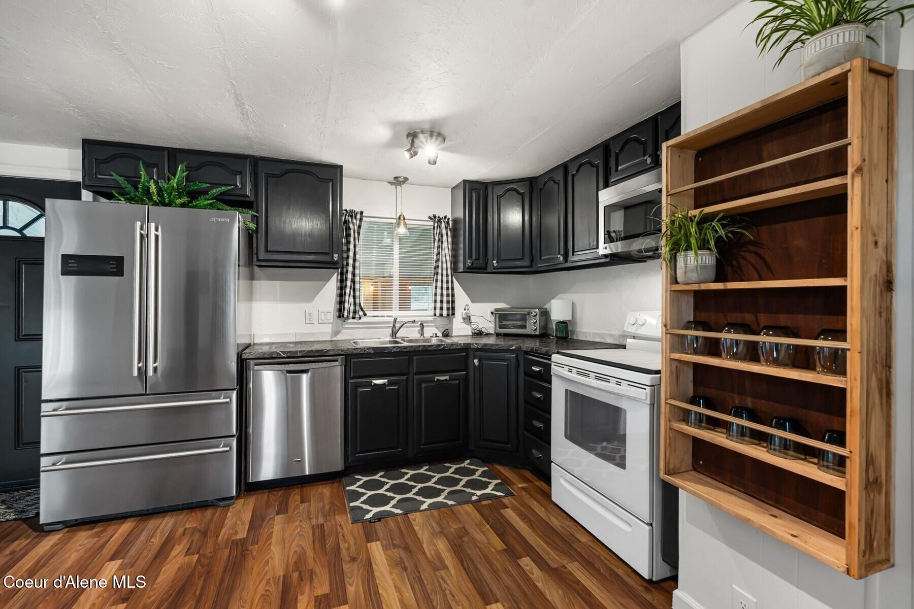 302 School Street, Unit 11 Hope, ID 83836 - Photo 14 of 39 Freshly updated