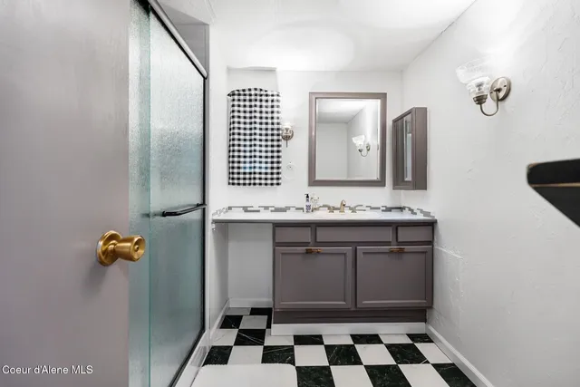 $165,000 | 302 School Street, Unit 11, Hope, ID 83836