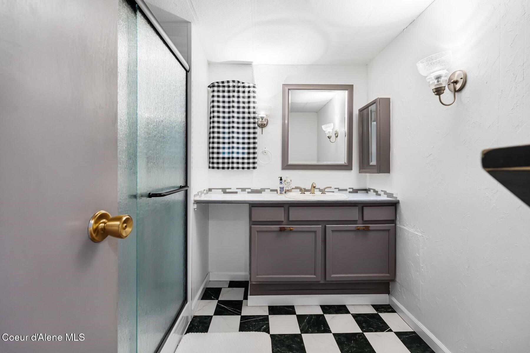 302 School Street, Unit 11 Hope, ID 83836 - Photo 18 of 39 85980010