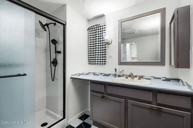 $165,000 | 302 School Street, Unit 11, Hope, ID 83836