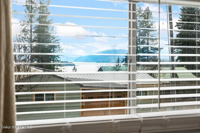 $165,000 | 302 School Street, Unit 11, Hope, ID 83836