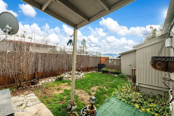 $165,000 | 302 School Street, Unit 11, Hope, ID 83836